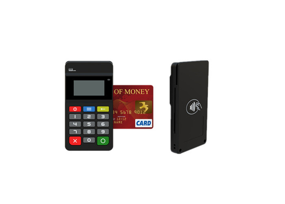 Terminal móvel da posição com o leitor de cartão de NFC comunicado com o dente azul Mpos